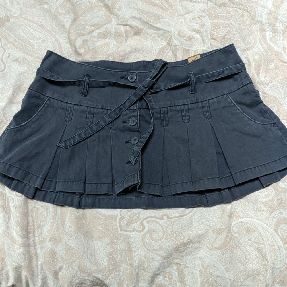 Hollister mini skirt